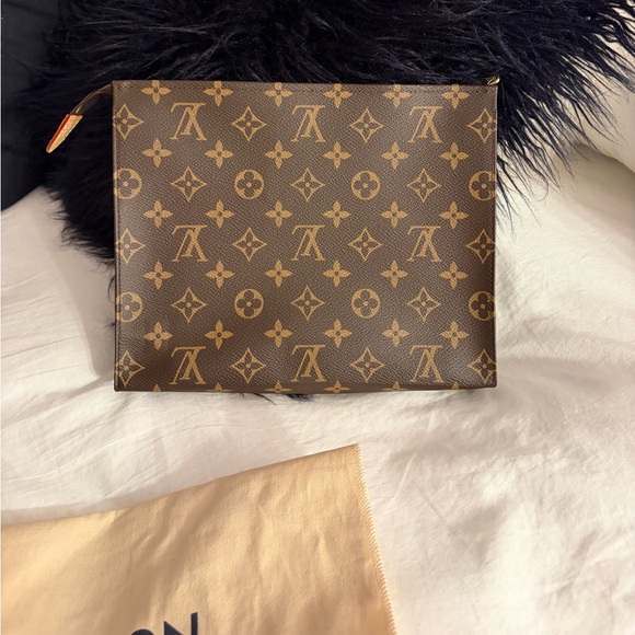 Louis Vuitton Toliet Pouch - Picture 2 of 7